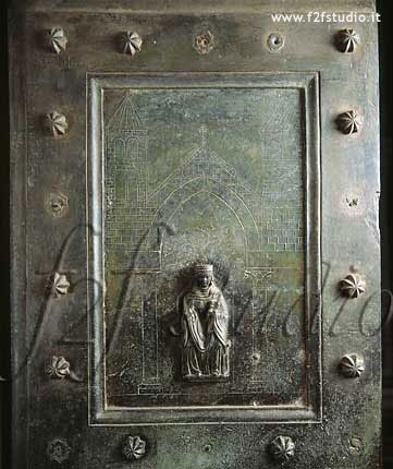 Porta-bronzo_Celestino-III.jpg